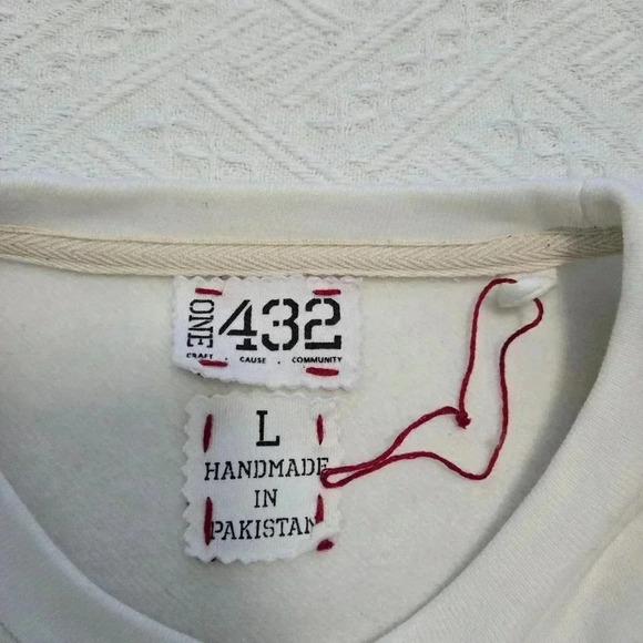One432 Poppy Swestshirt Sz Large Handmade in Pakistan Artisan patchwork - Picture 3 of 8